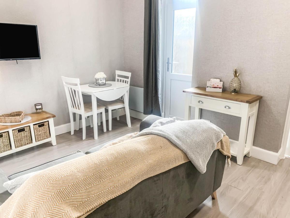 The Rosebery Retreat By The Castle 1-Bed Apartment Инвернесс Экстерьер фото
